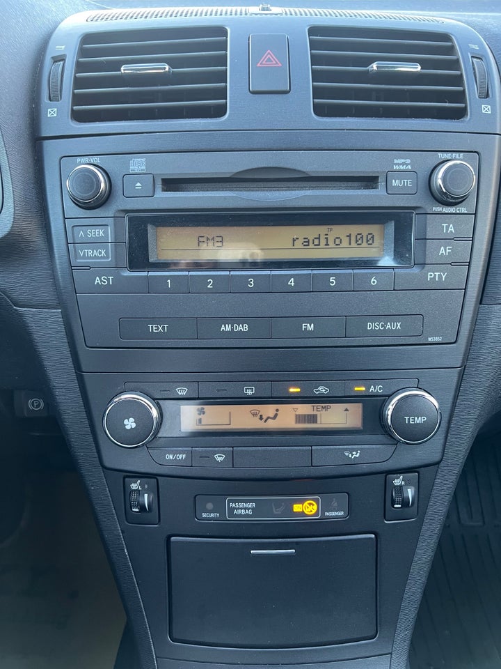 Toyota Avensis 1,6 VVT-i T1 stc. 5d