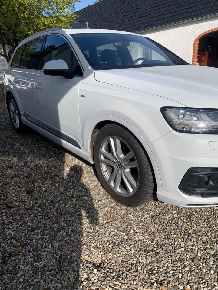 Audi Q7 3,0 TDi 272 S-line quattro Tiptr. 7prs 5d