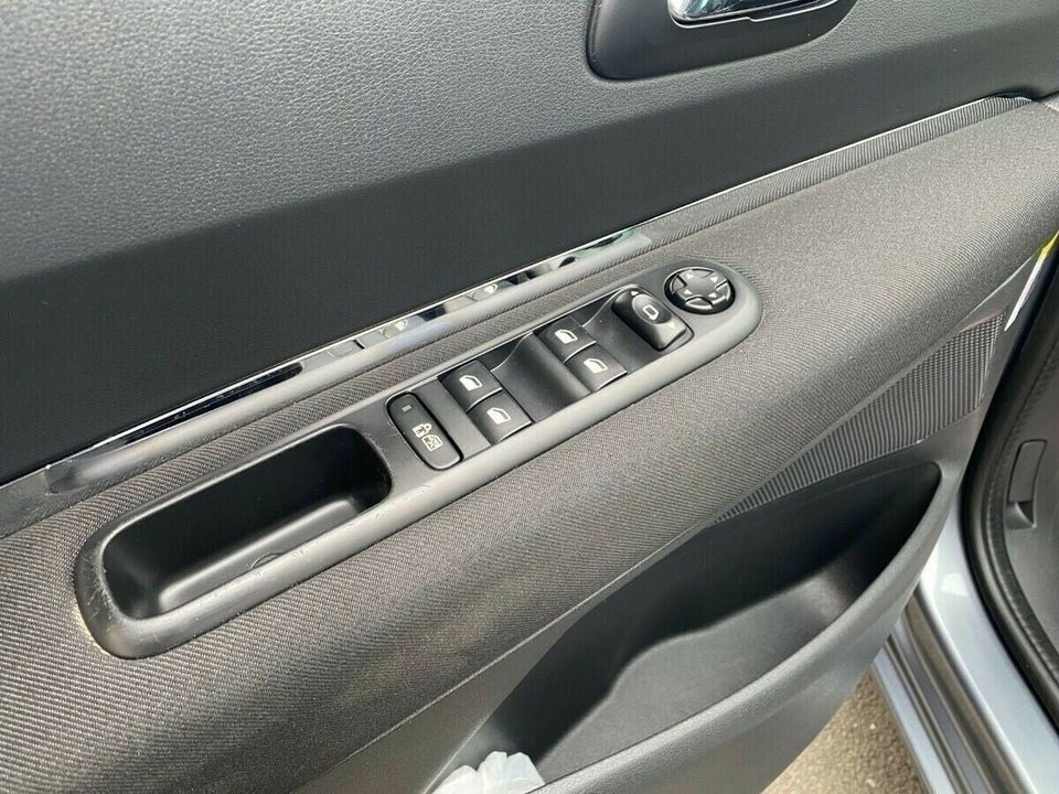 Peugeot 5008 2,0 HDi 150 Style Van 5d