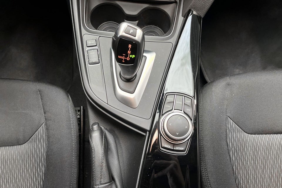 BMW 320d 2,0 Touring Advantage aut. 5d