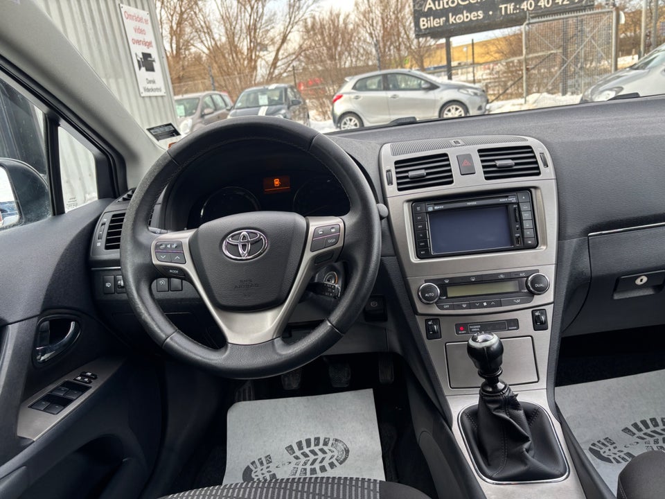 Toyota Avensis 1,6 VVT-i T1 stc. 5d