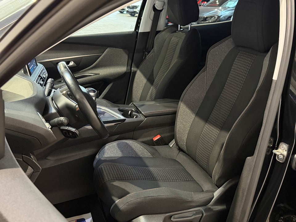 Peugeot 3008 1,2 e-THP 130 Active 5d