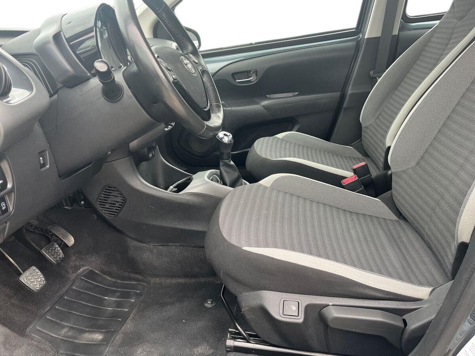 Toyota Aygo 1,0 VVT-i x-plore 5d