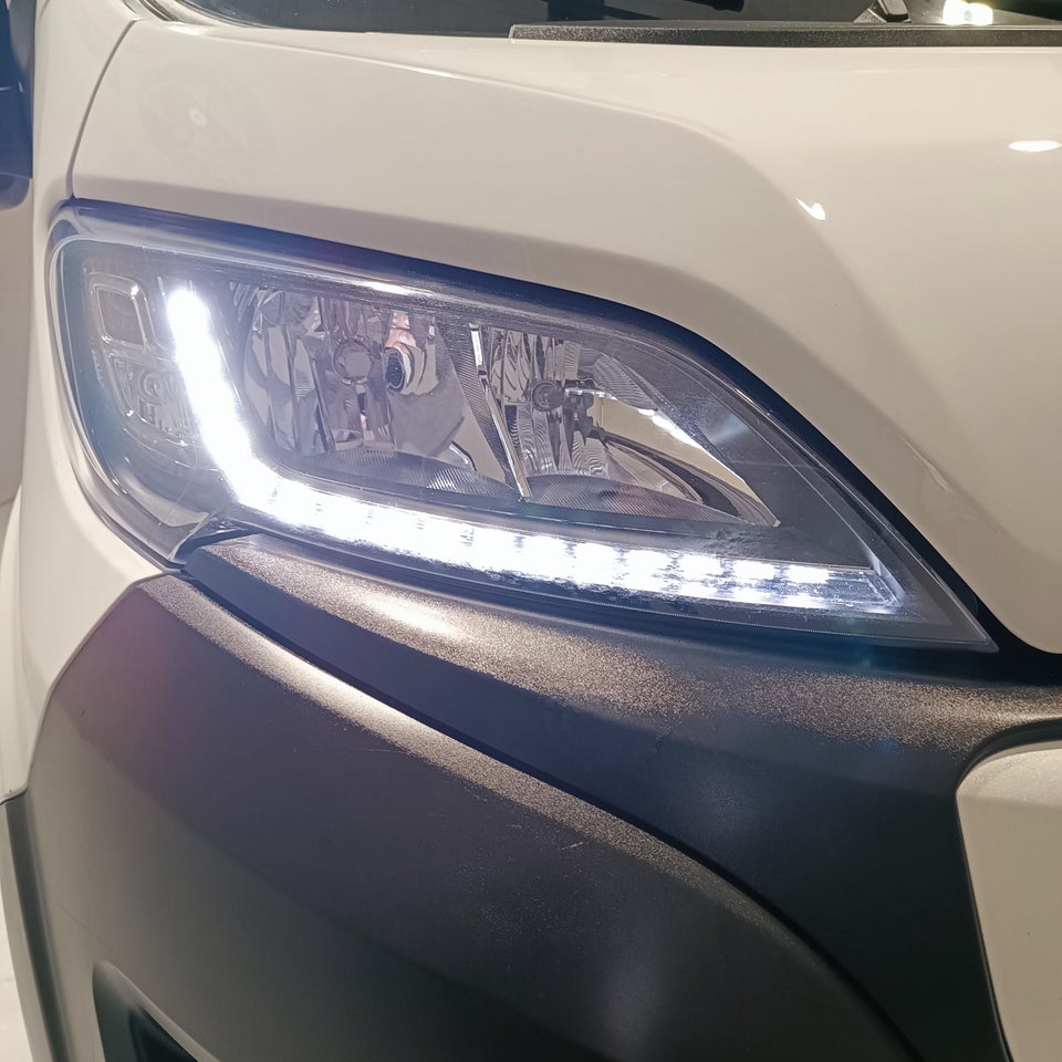 Peugeot Boxer 335 2,2 BlueHDi 140 L3H2 Premium