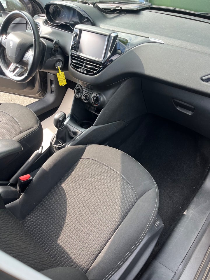 Peugeot 208 1,2 PureTech 82 Signature 5d