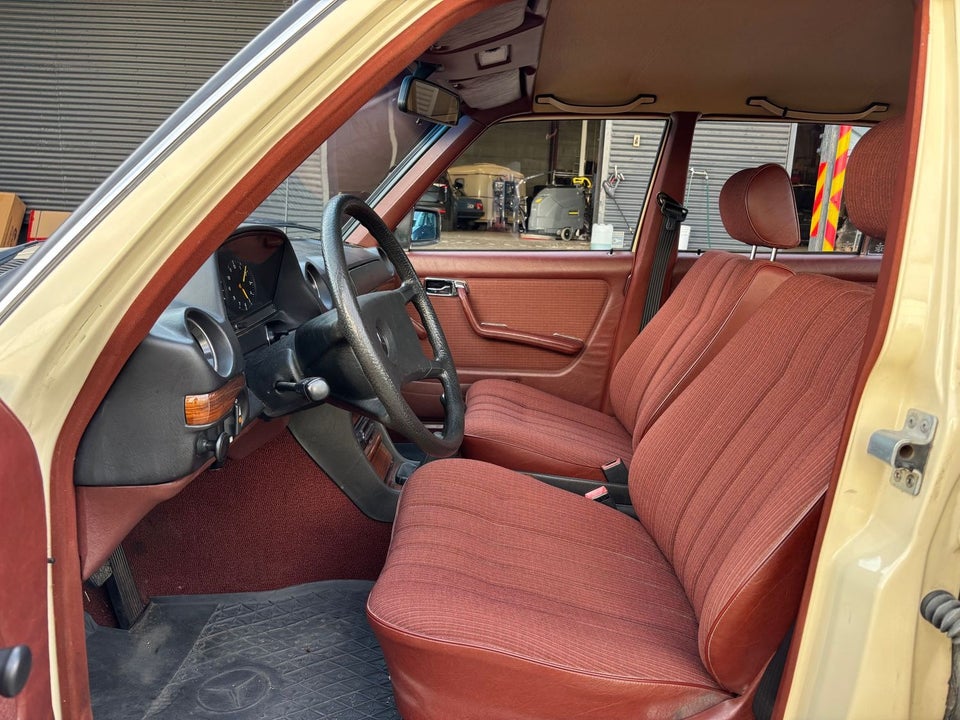 Mercedes 200 2,0  4d