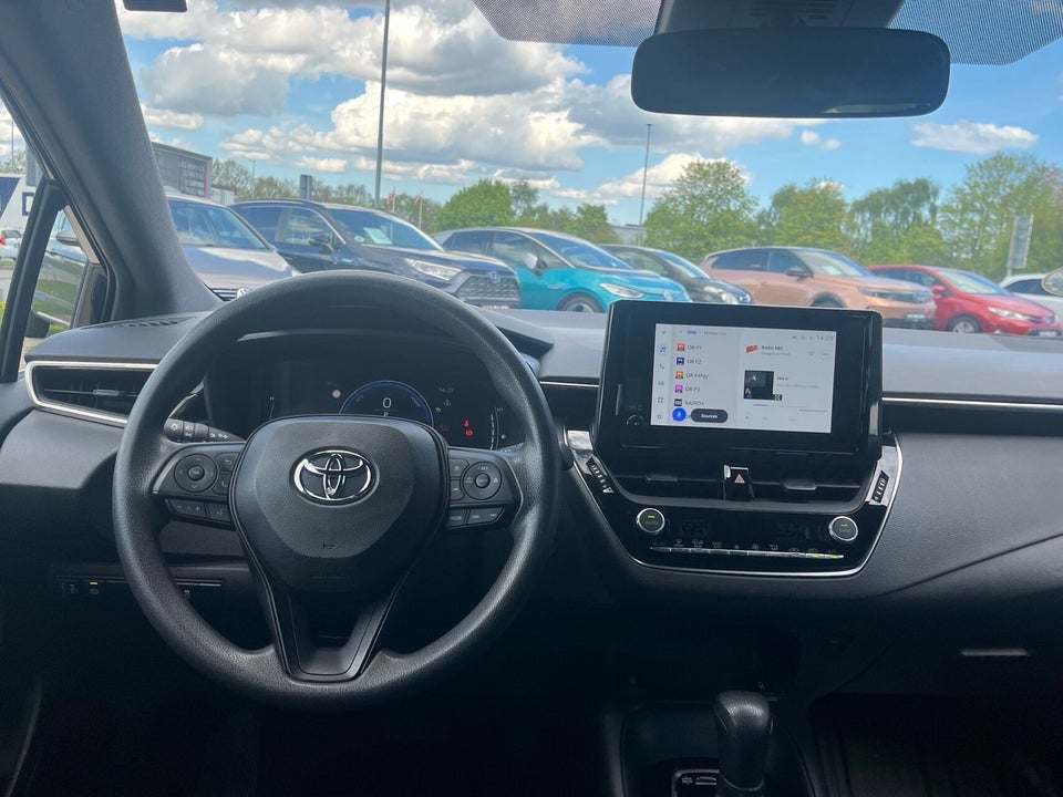 Toyota Corolla 1,8 Hybrid Essential Touring Sports e-CVT 5d