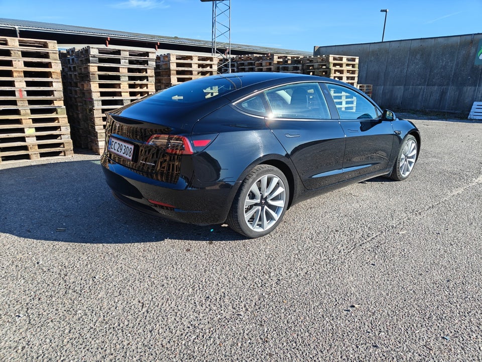 Tesla Model 3 Long Range AWD 4d