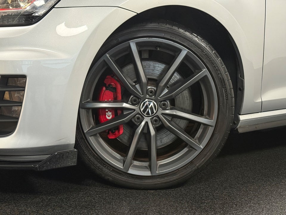 VW Golf VII 2,0 GTi Performance DSG BMT 5d