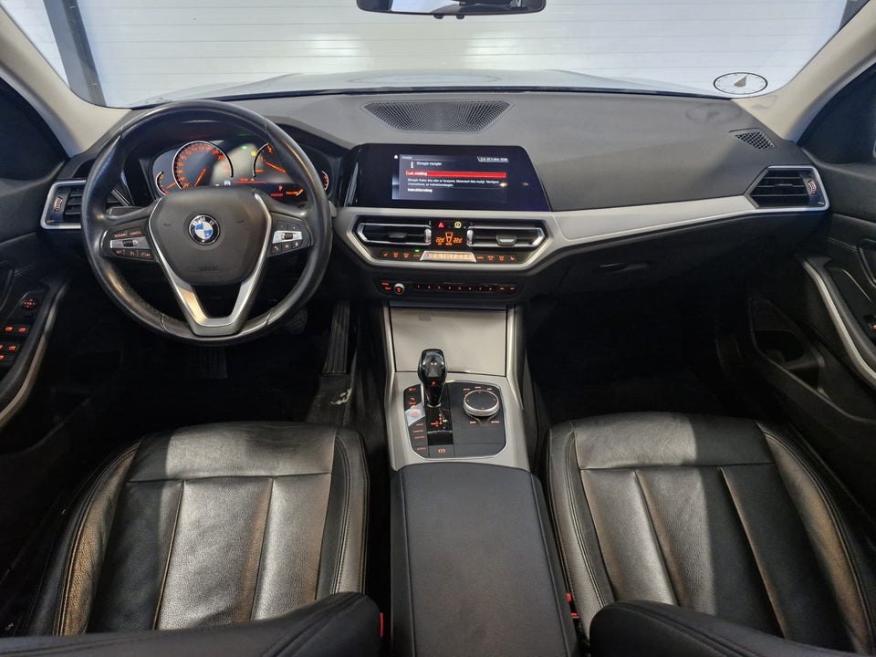 BMW 330i 2,0 Connected aut. 4d