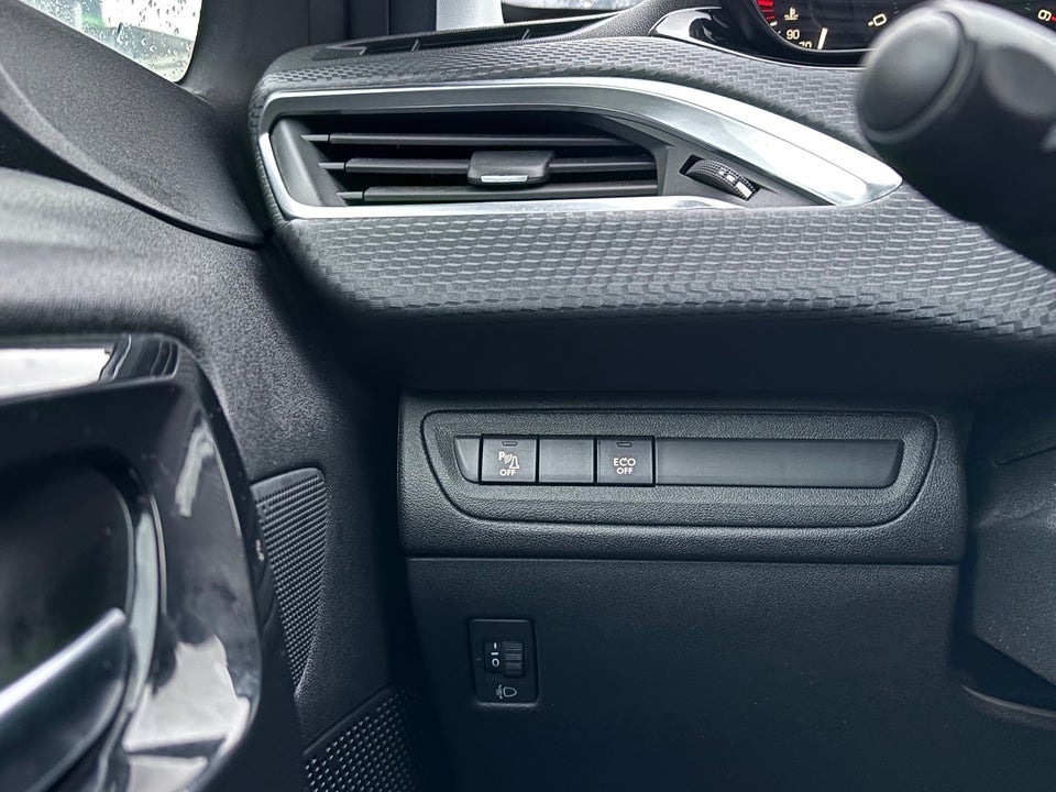 Peugeot 208 1,6 BlueHDi 100 Allure Sky 5d