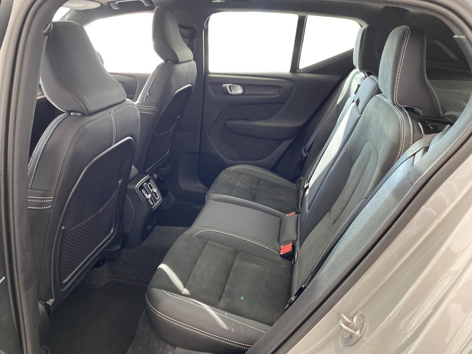 Volvo EX40 Twin Performance Plus 5d