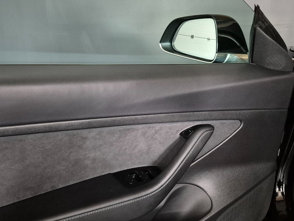 Tesla Model 3 Standard Range+ RWD 4d
