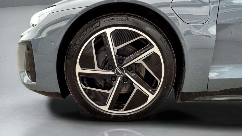 Audi e-tron GT quattro 4d