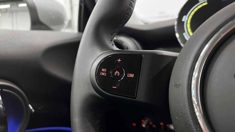 MINI Cooper SE Essential 3d