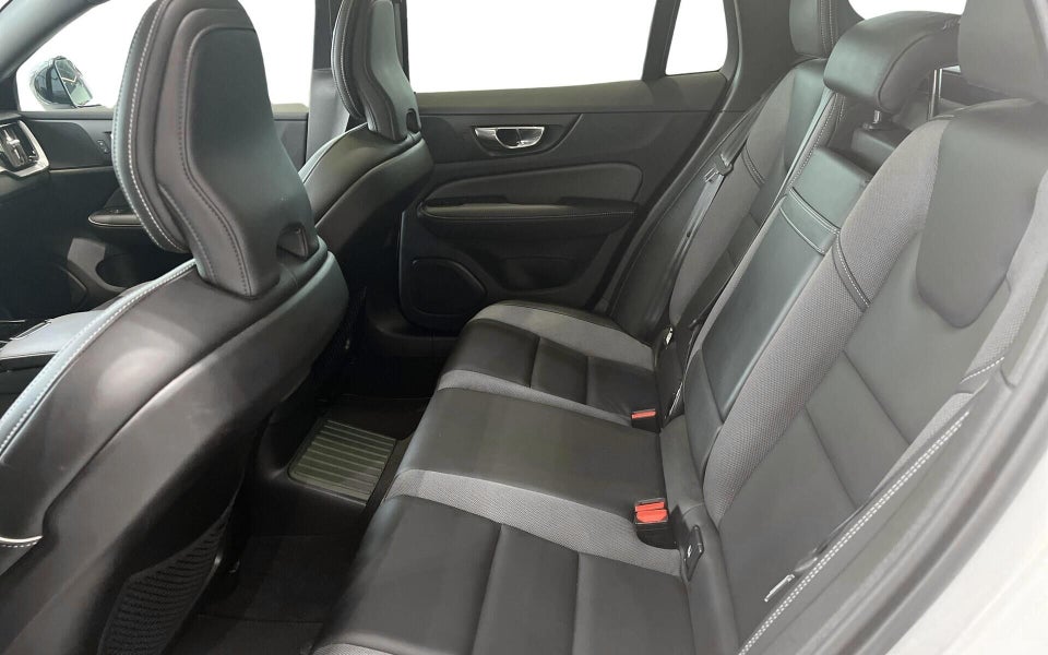 Volvo V60 2,0 T6 ReCharge R-Design aut. AWD 5d