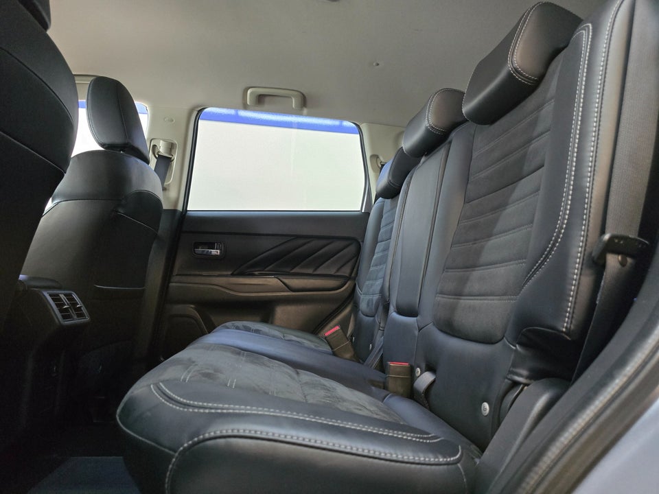 Mitsubishi Outlander 2,4 PHEV Intro Edition CVT 4WD 5d