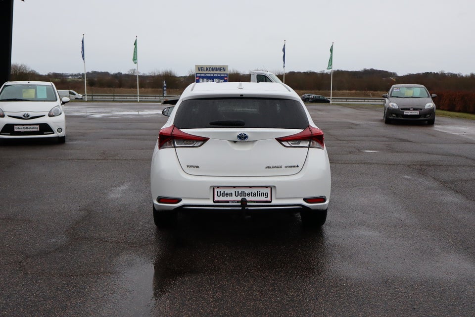 Toyota Auris 1,8 Hybrid Executive CVT 5d