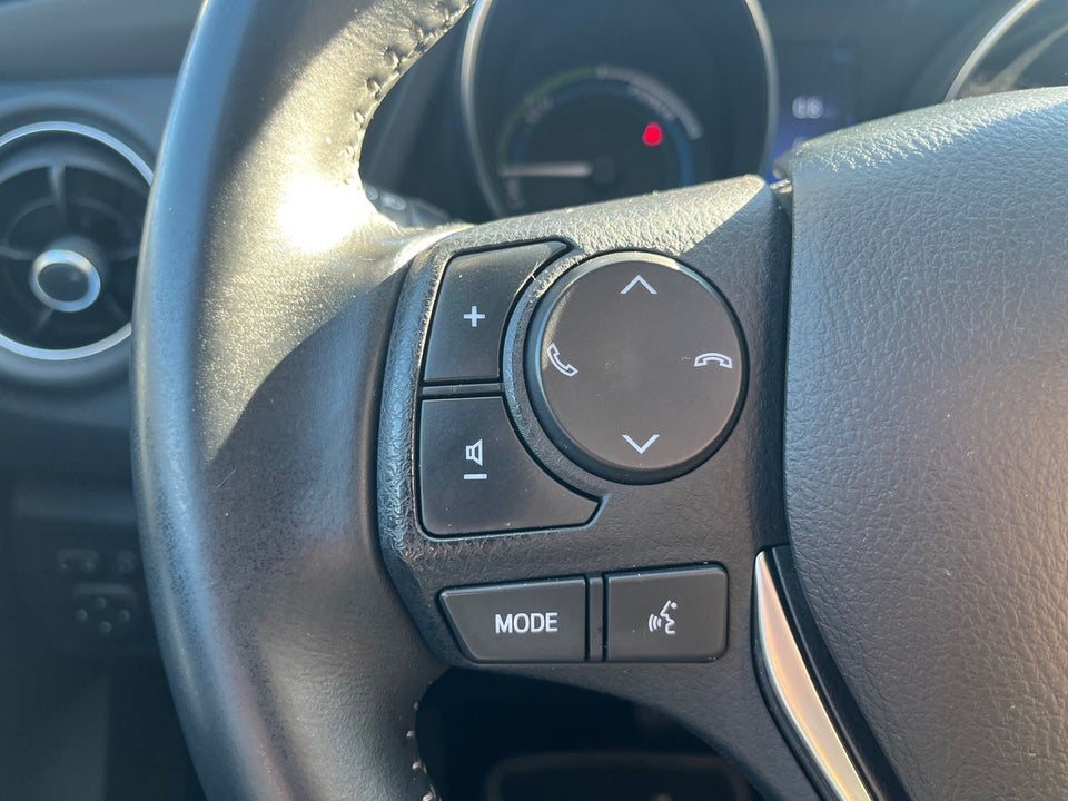 Toyota Auris 1,8 Hybrid H2 Style Touring Sports CVT 5d