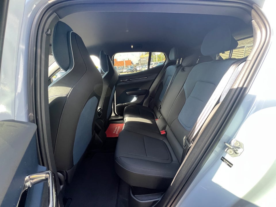 Volvo EX30 Extended Range Plus 5d