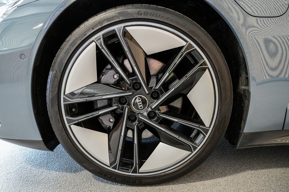 Audi e-tron GT quattro 4d