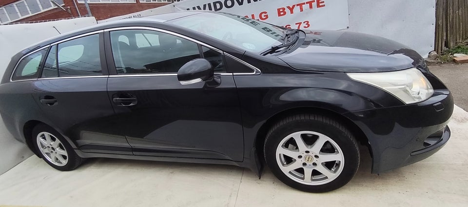 Toyota Avensis 1,8 VVT-i T2 stc. 5d