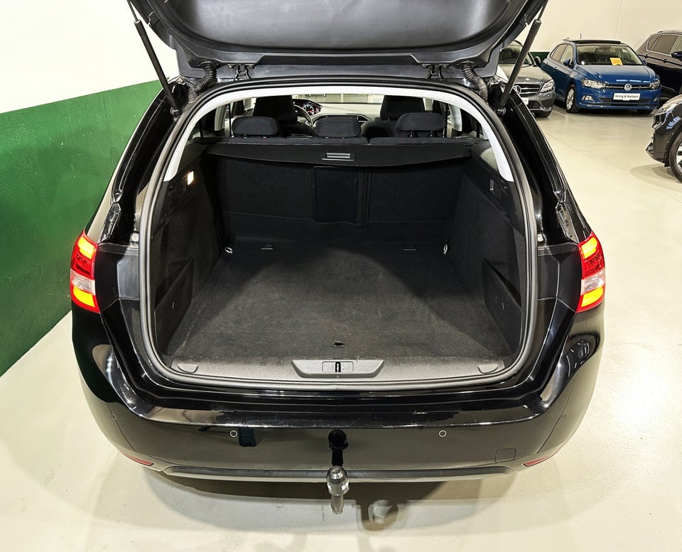 Peugeot 308 1,5 BlueHDi 130 Allure Sky SW 5d