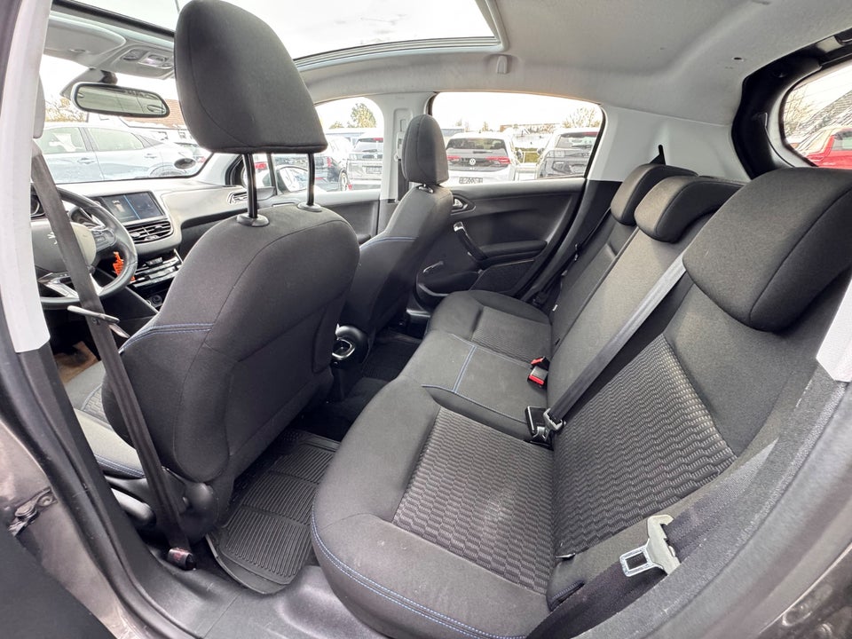 Peugeot 208 1,5 BlueHDi 100 Signature Sky 5d