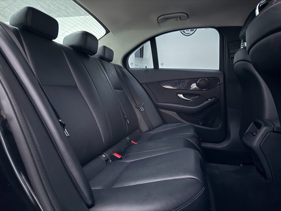 Mercedes C220 d 2,2 AMG Line 4d