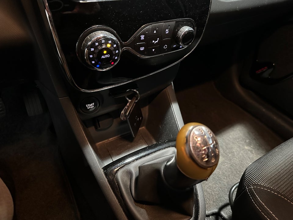 Renault Clio IV 0,9 TCe 90 Expression Sport Tourer 5d