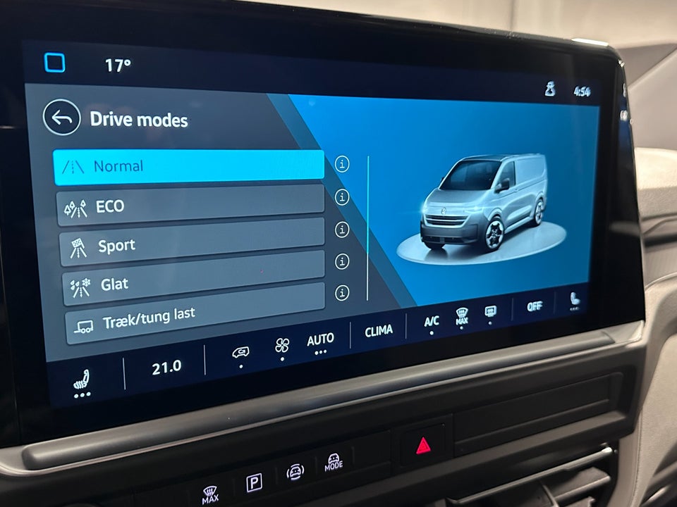 VW e-Caravelle 64 Style SWB