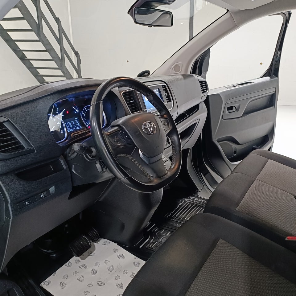 Toyota ProAce 2,0 D 177 Medium Comfort Master aut. 6d