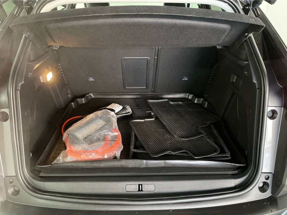 Peugeot 3008 1,6 Hybrid First Selection EAT8 5d