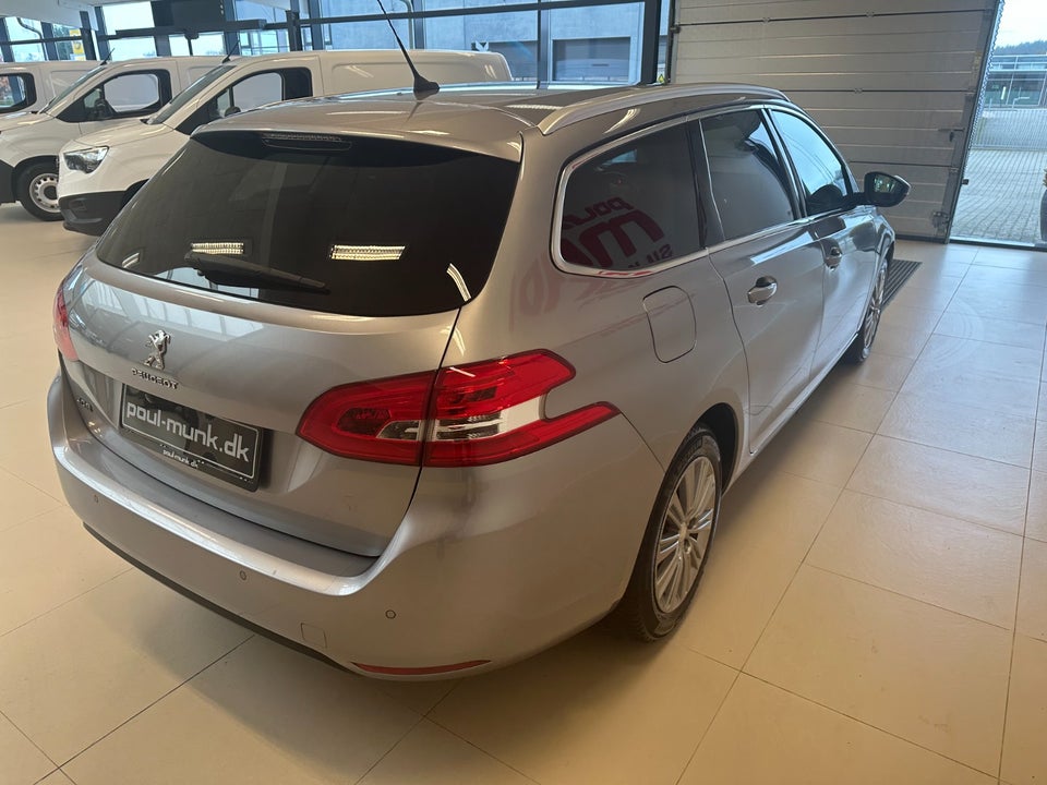 Peugeot 308 1,2 e-THP 130 Allure SW 5d