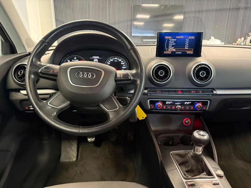 Audi A3 1,6 TDi 110 Ultra Attraction 4d