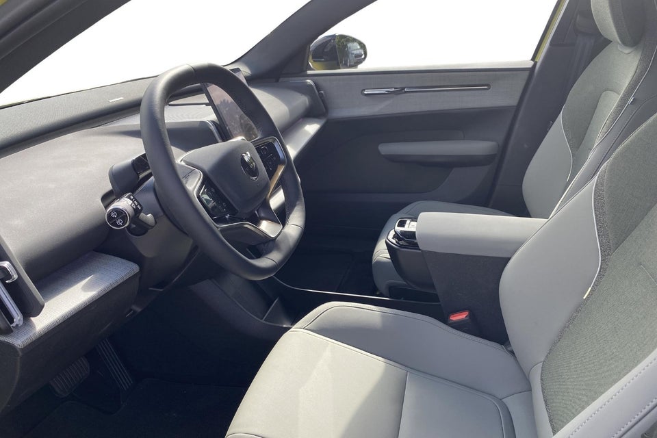 Volvo EX30 Standard Range Plus 5d