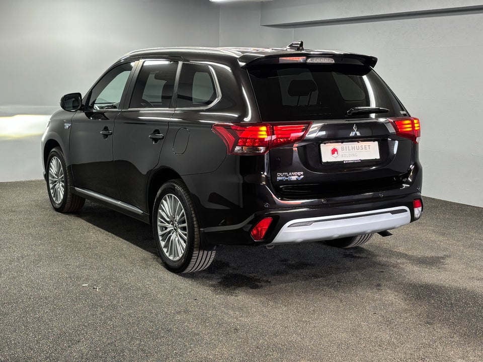 Mitsubishi Outlander 2,4 PHEV Instyle CVT 4WD 5d