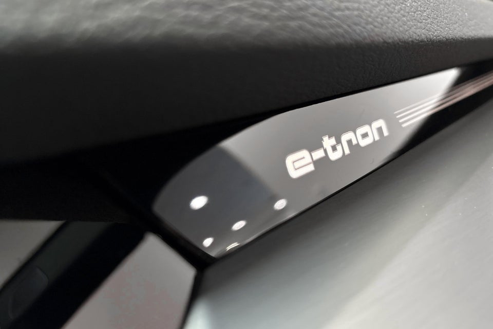 Audi Q8 e-tron 55 S-line quattro 5d