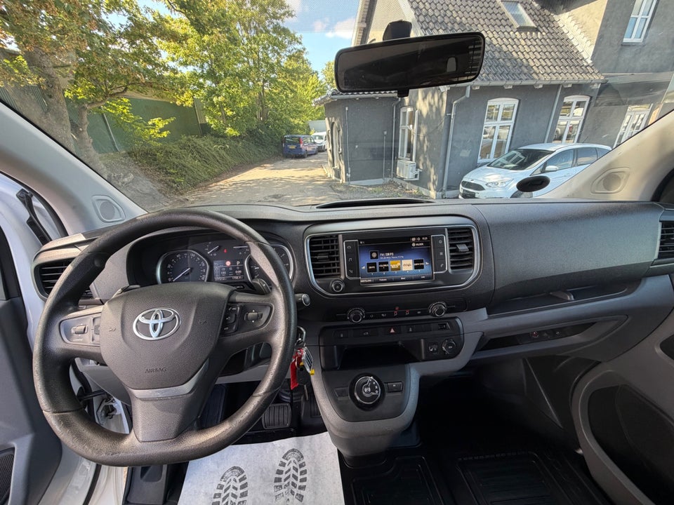 Toyota ProAce 2,0 D 180 Medium Comfort aut. 6d