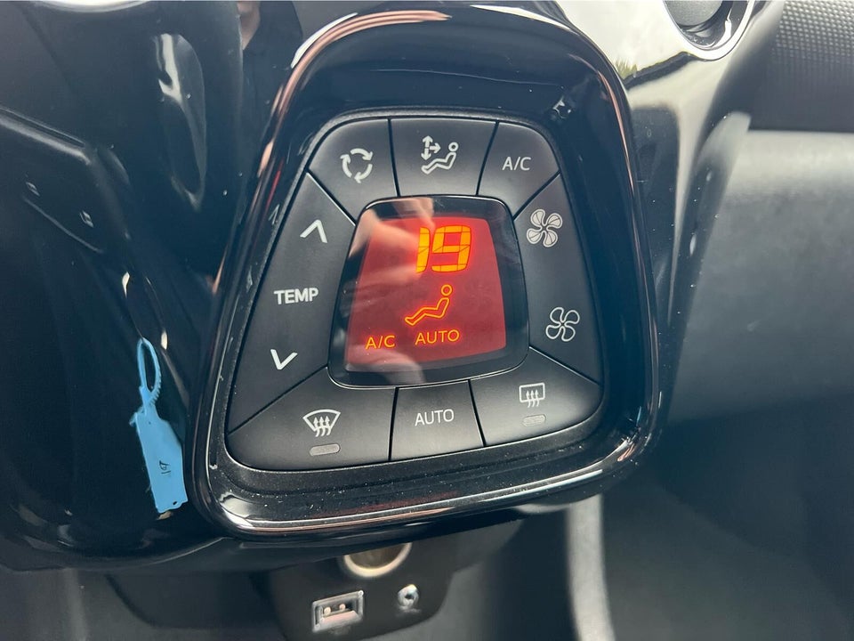 Citroën C1 1,0 VTi Shine 5d