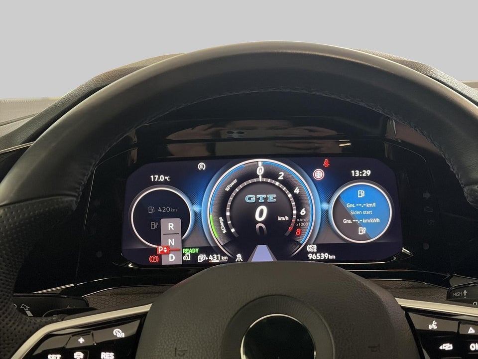VW Golf VIII 1,4 GTE DSG 5d