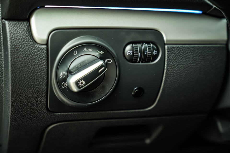 VW Golf VI 1,6 TDi 105 Highline DSG BMT 5d