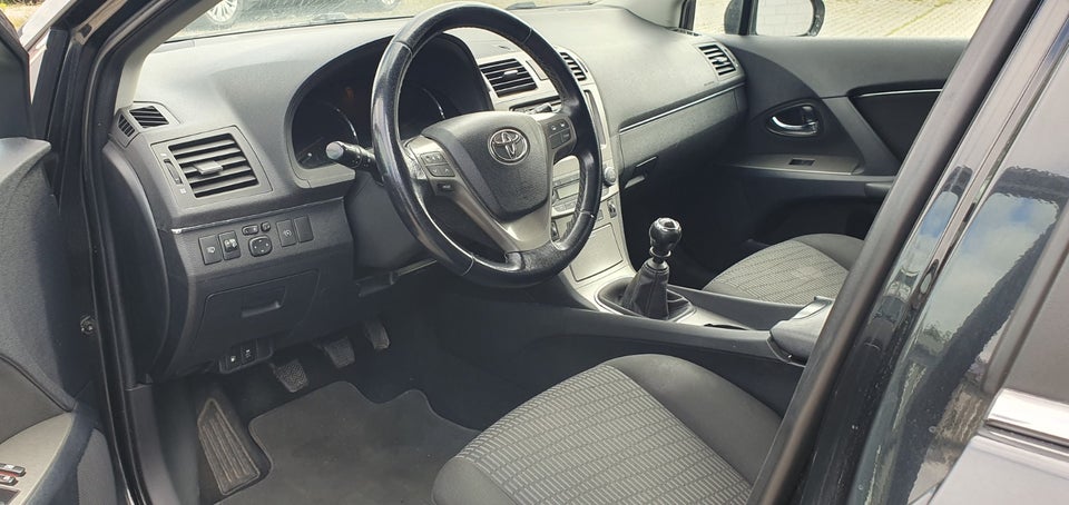 Toyota Avensis 2,0 D-4D T2 stc. 5d