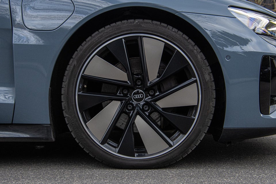 Audi e-tron GT quattro 4d