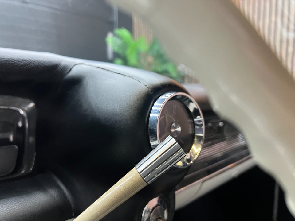 Cadillac Coupé DeVille 6,4 aut. 2d