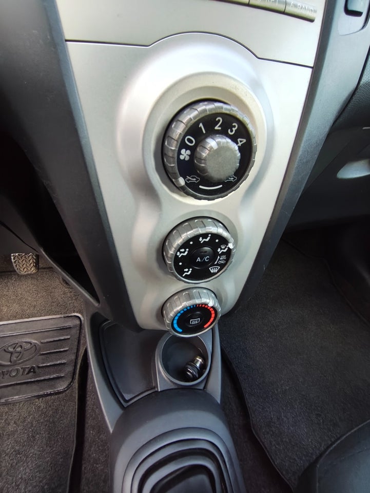 Toyota Yaris 1,3 Luna 5d