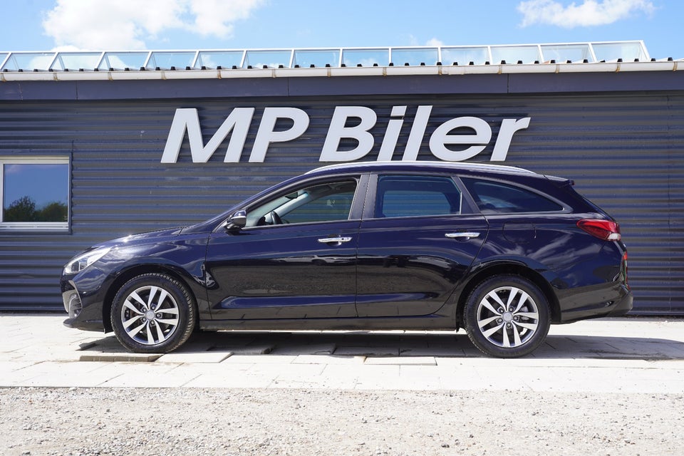 Hyundai i30 1,6 CRDi 115 Premium stc. 5d