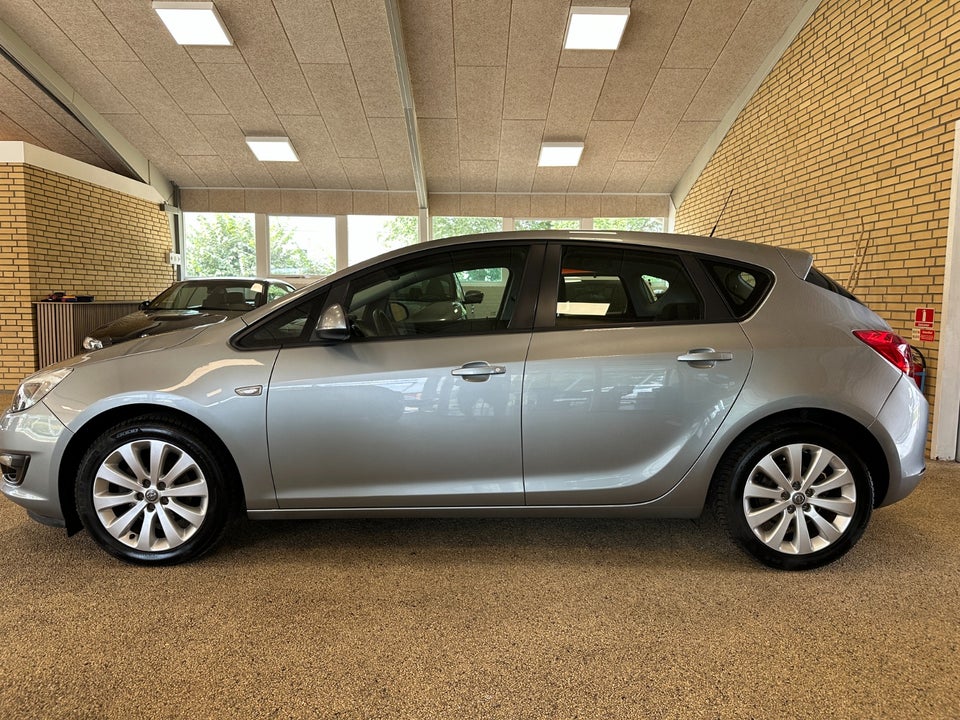Opel Astra 1,4 T 140 Enjoy 5d