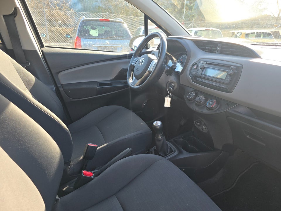 Toyota Yaris 1,0 VVT-i T2 5d