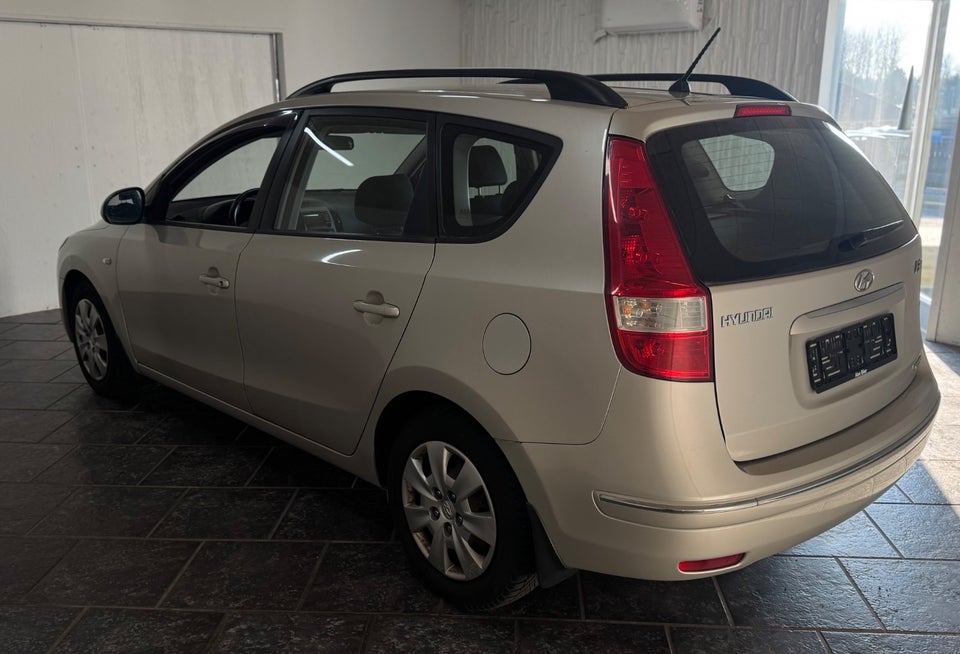 Hyundai i30 1,6 CRDi 115 Classic CW 5d